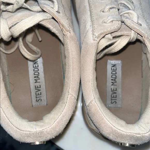 Sneakers - Picture 3 of 6